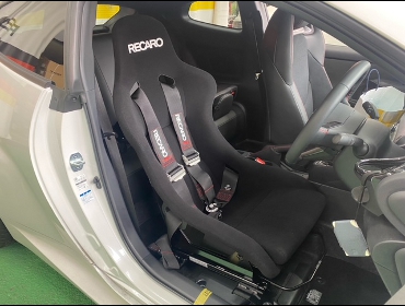 TOYOTA GRヤリス に RECARO（レカロ） SPGポールポジション 装着